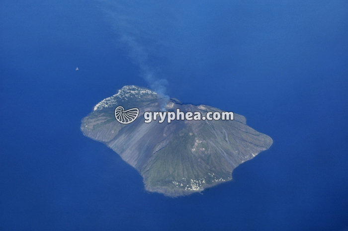 Stromboli vue aérienne - gryphea.com